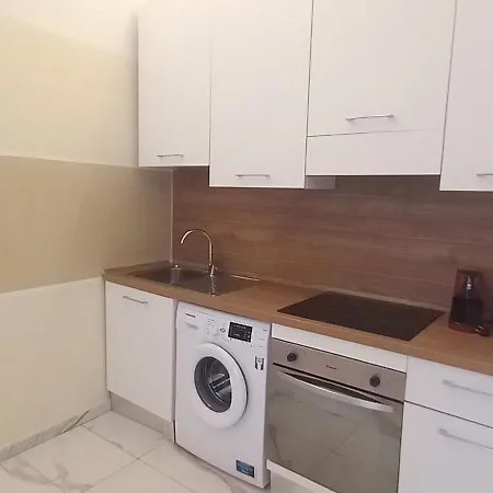 5 Terre Enter Apartment