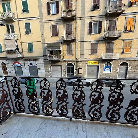 5 Terre Enter Apartment *